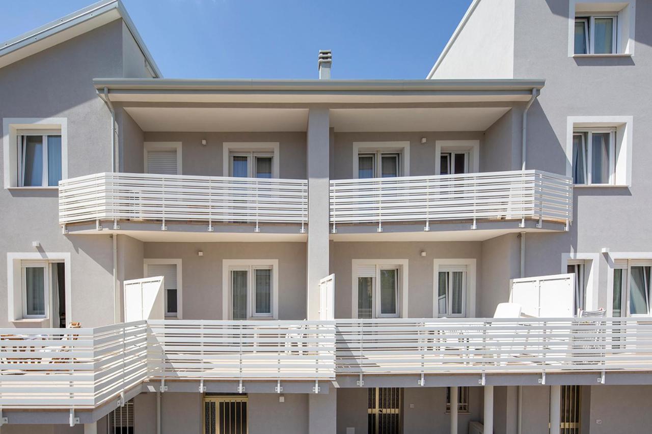Appartamenti Villa Miramare Rimini Exterior foto